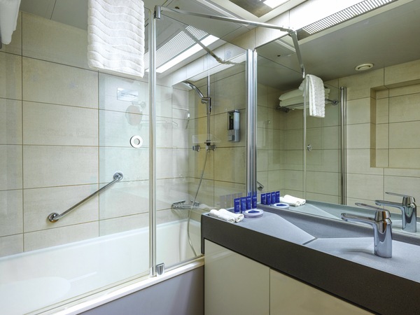 Marella Cruises Marella Explorer 2 Junior Suite Bathroom ©Ben Waller.jpg